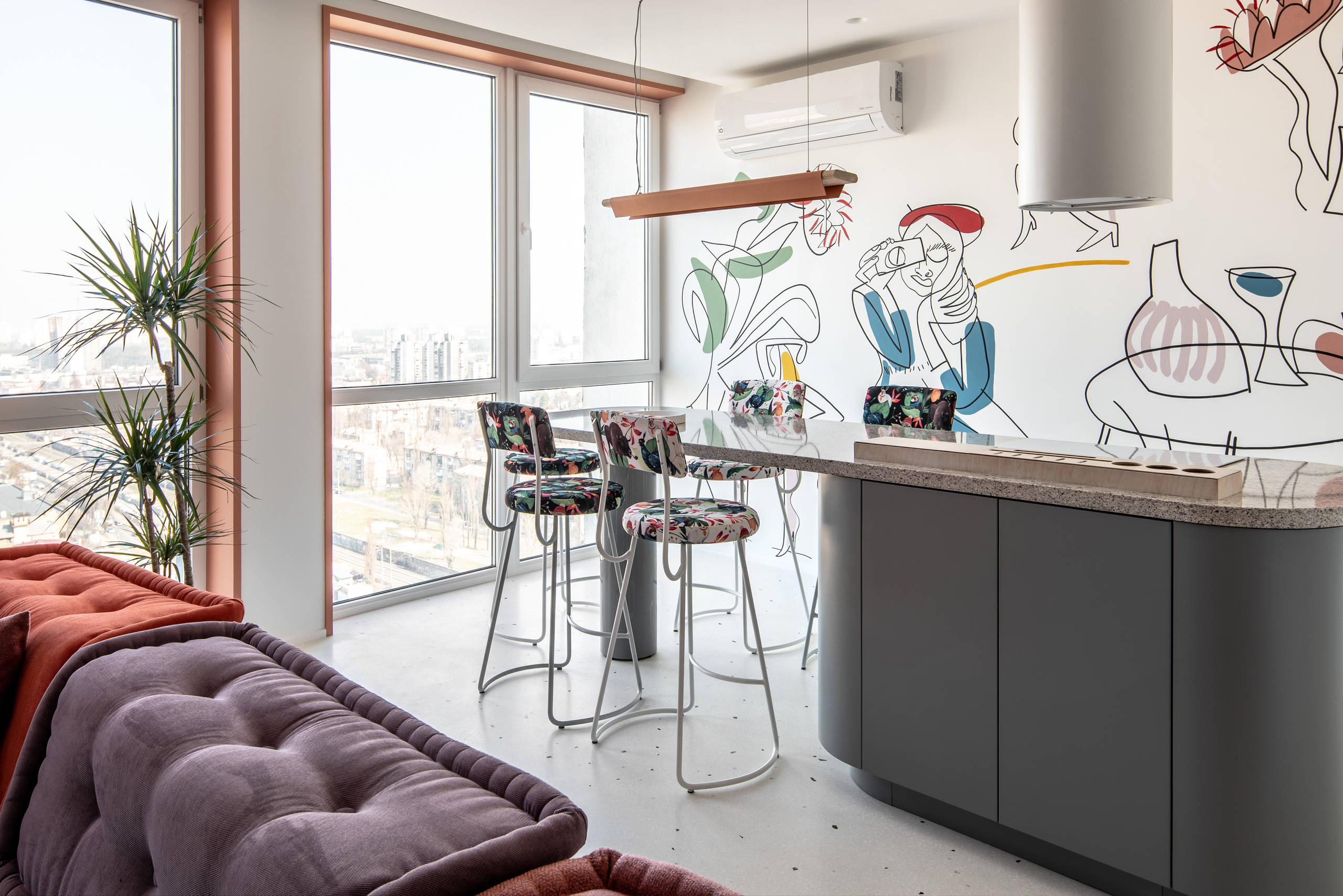 Houzz Украина: Квартира с окном из спальни в ванную