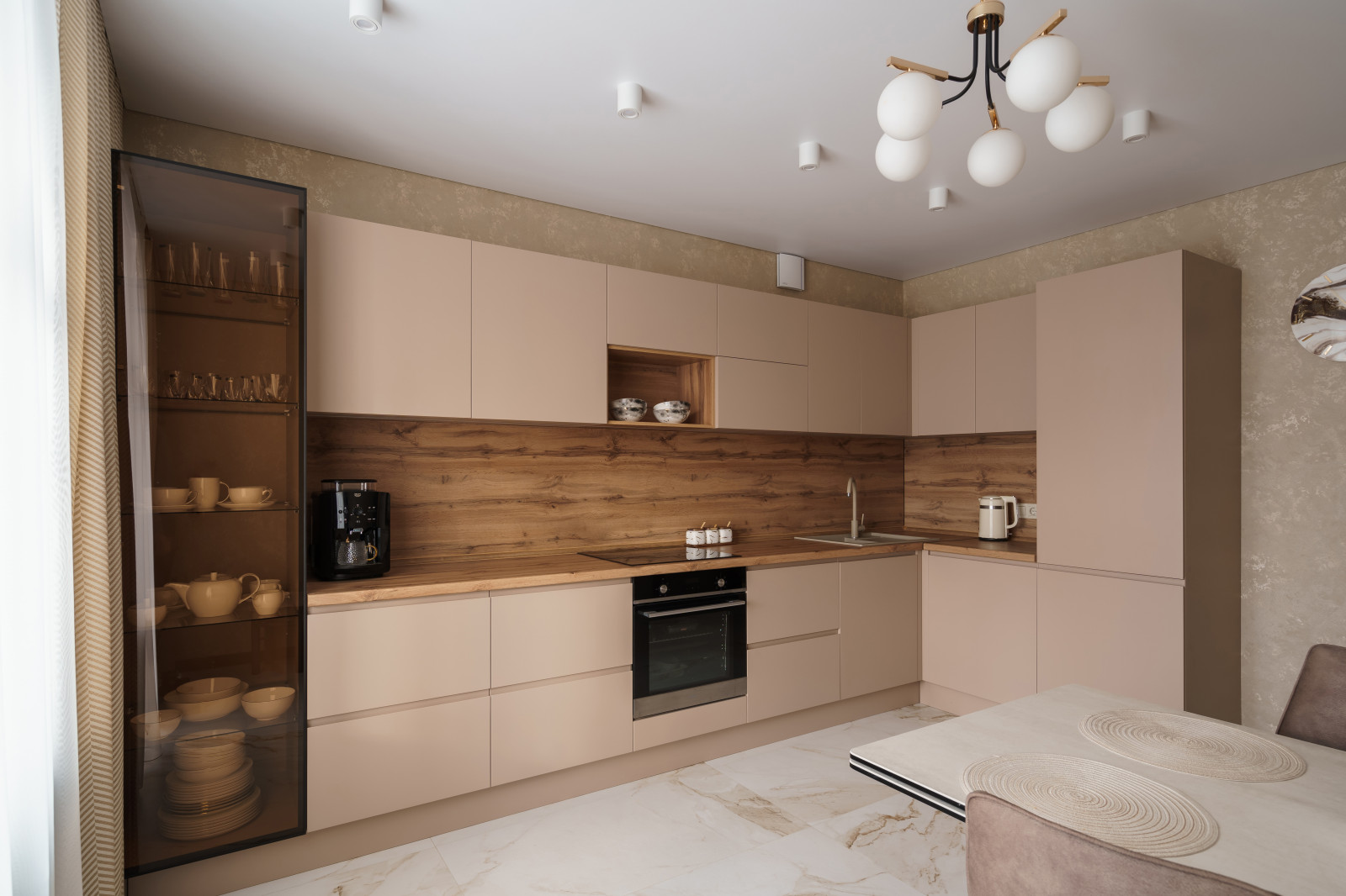 Кухня в персиковом цвете