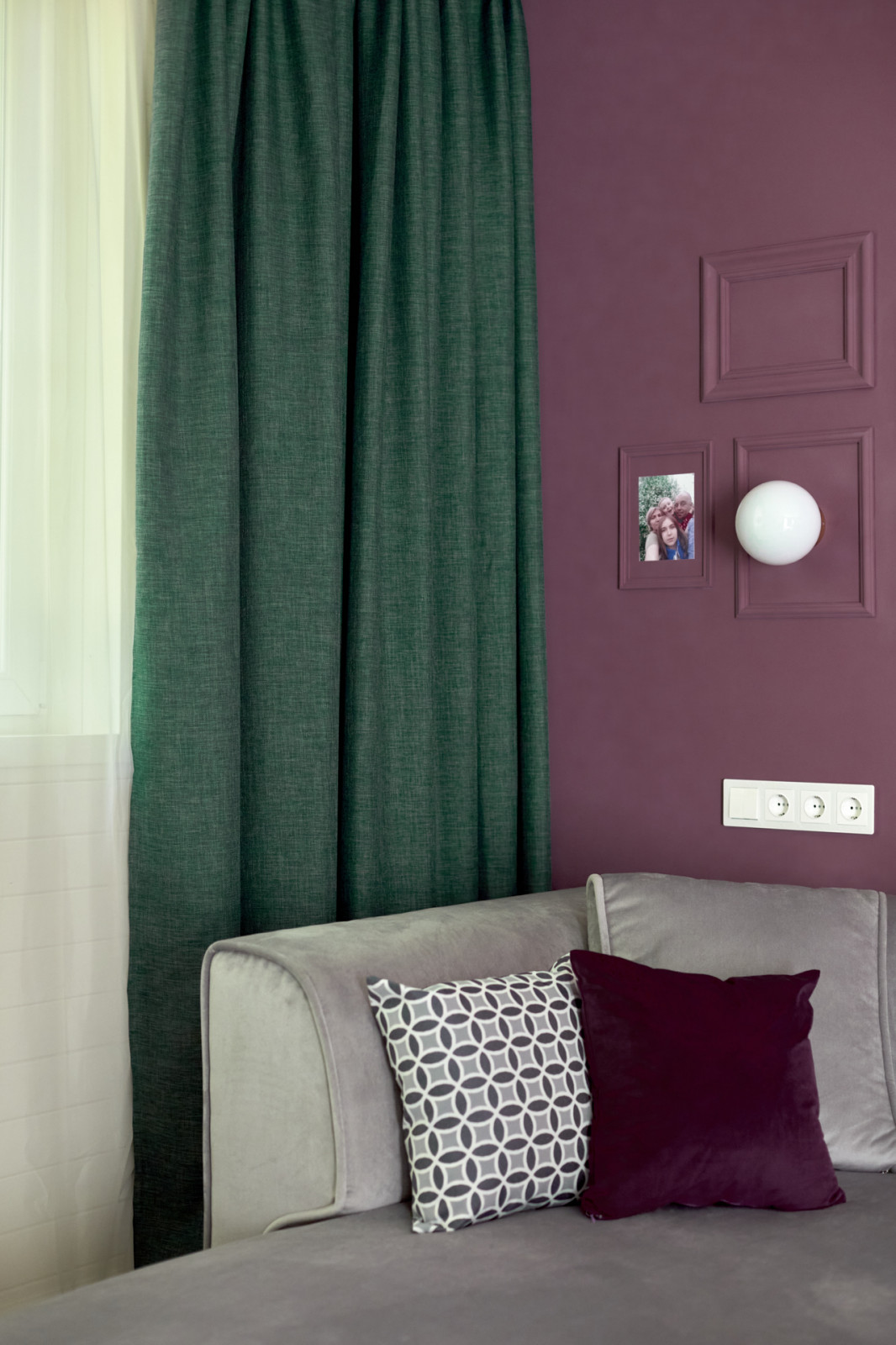 Фиолетовая гостиная-столовая