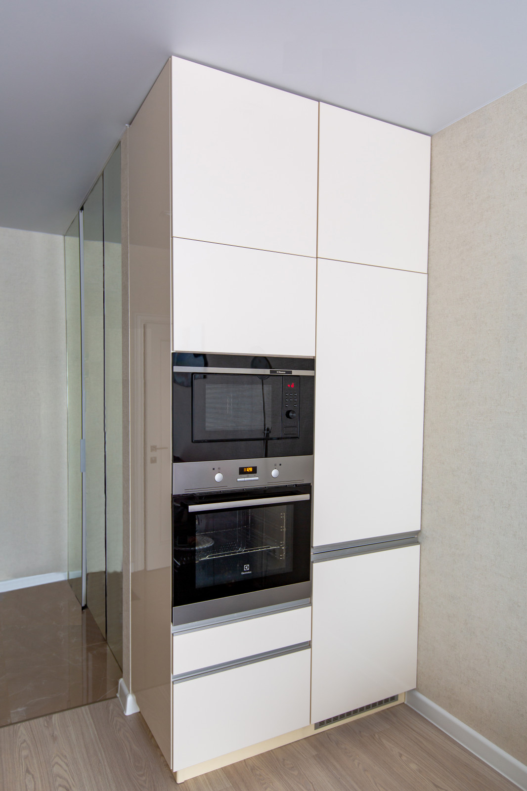 Сдержанная лаконичность современной кухни