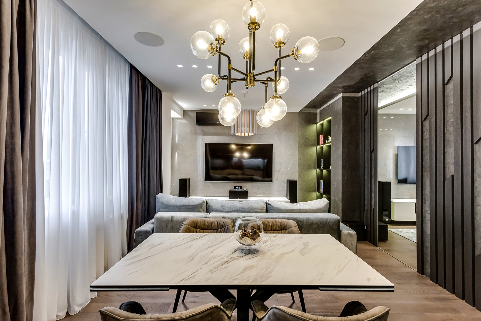 Фото реализации проекта "Квартира в доме с часами"