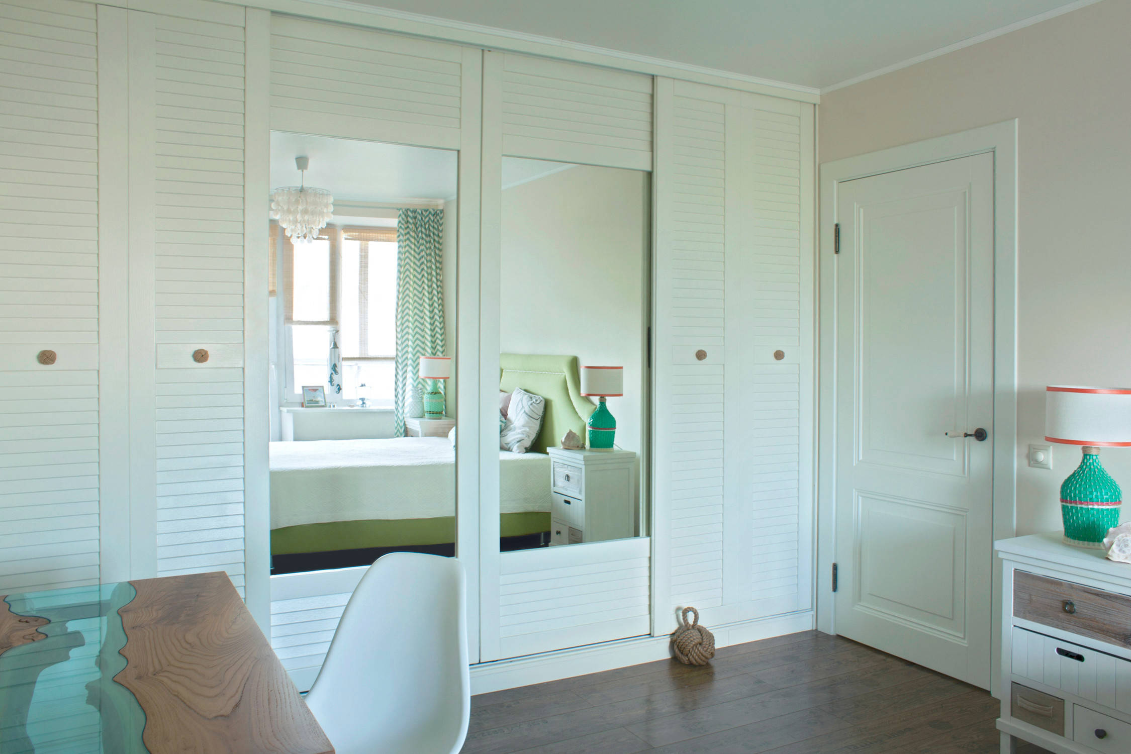 Houzz тур: Дух странствий и яркие стены в квартире дизайнера