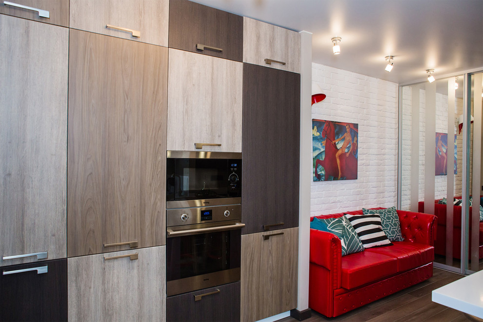 Эмма с барной стойкой