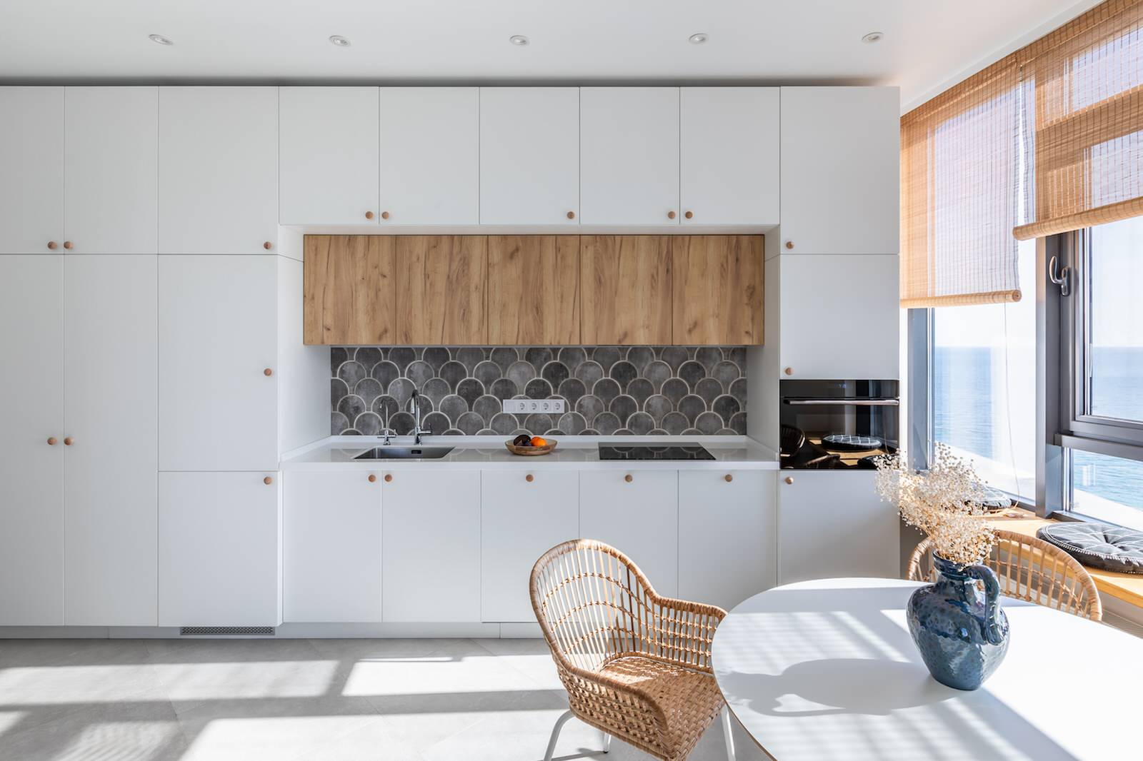 ПОРТУГАЛЬСКИЙ МИНИМАЛИЗМ НА БЕРЕГУ ЧЕРНОГО МОРЯ: КВАРТИРА 74.4 М2