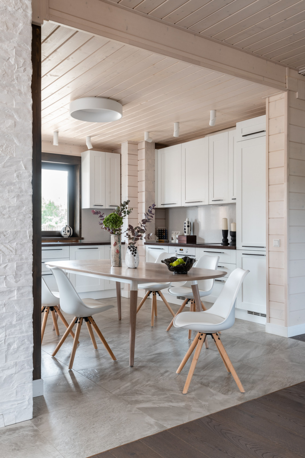 Вид на кухню