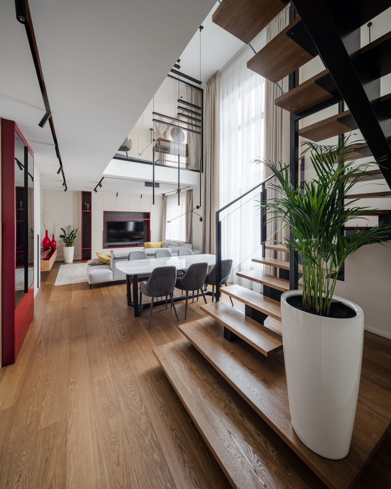 Обложка проекта: Эксклюзивные столы в итальянском стиле для загородного дома