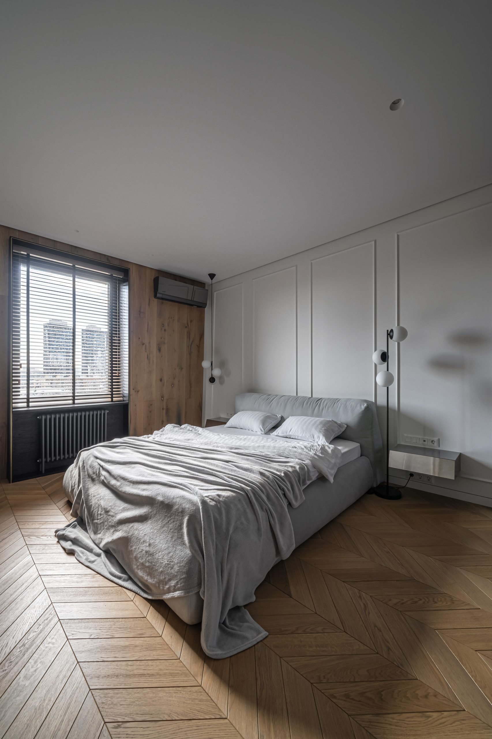 Houzz Украина: Квартира с изгибами и минимумом наполнения