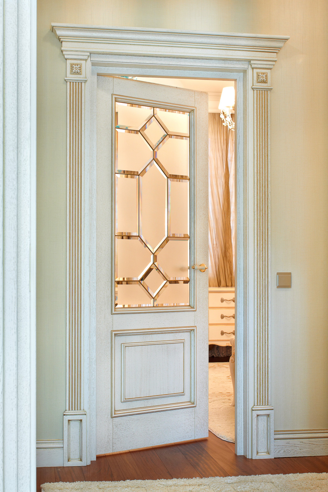 Элитные столярные изделия из дуба для дома в классическом стиле