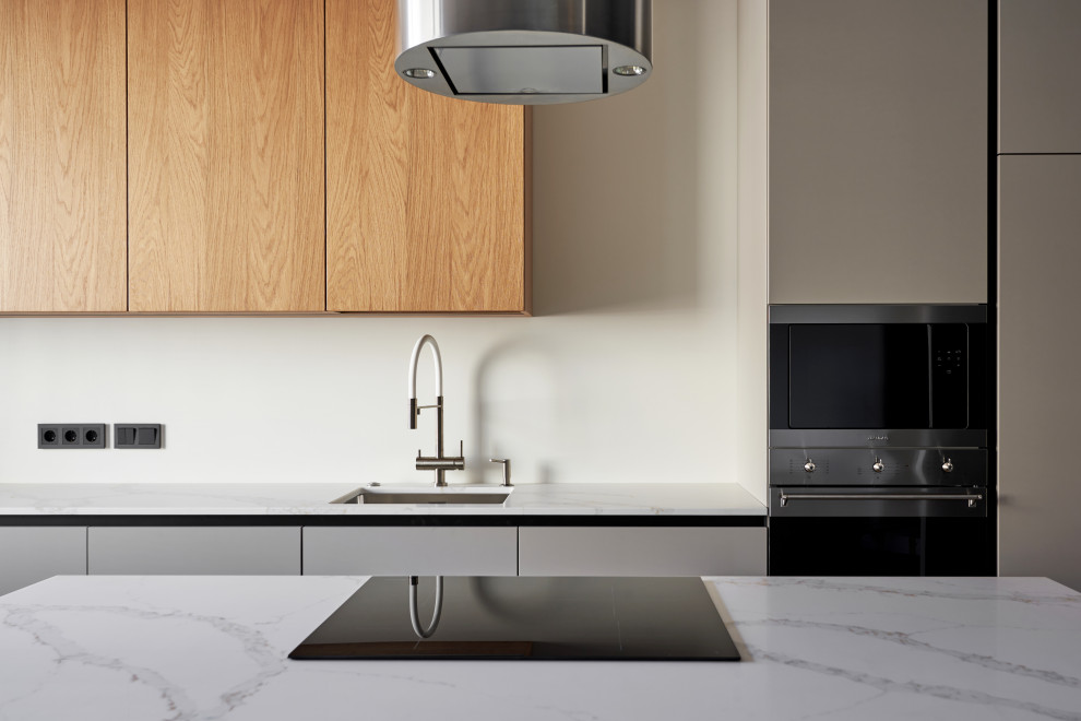 Кухня FENIX и шпон