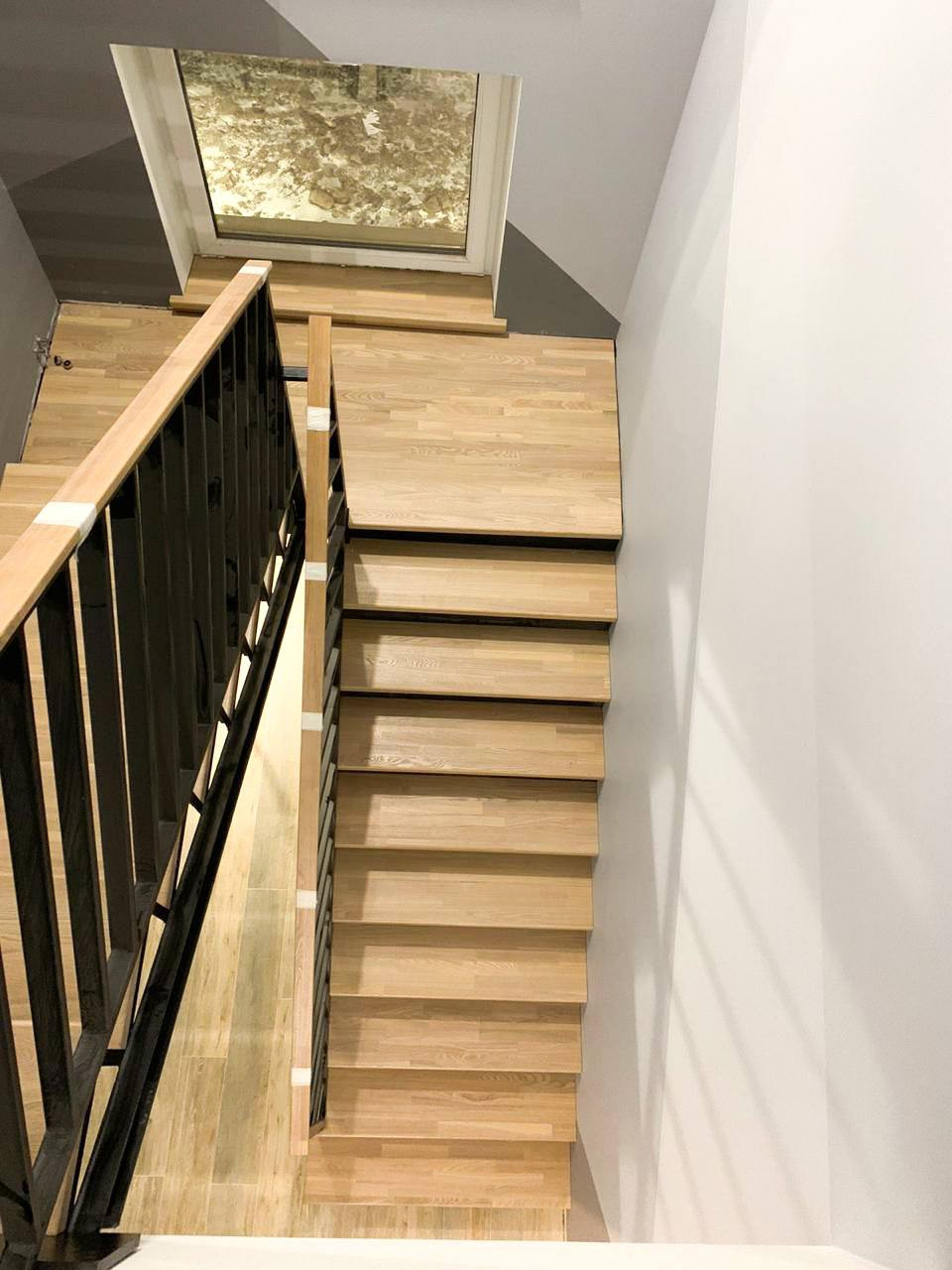 Комбинированная лестница на металлическом каркасе