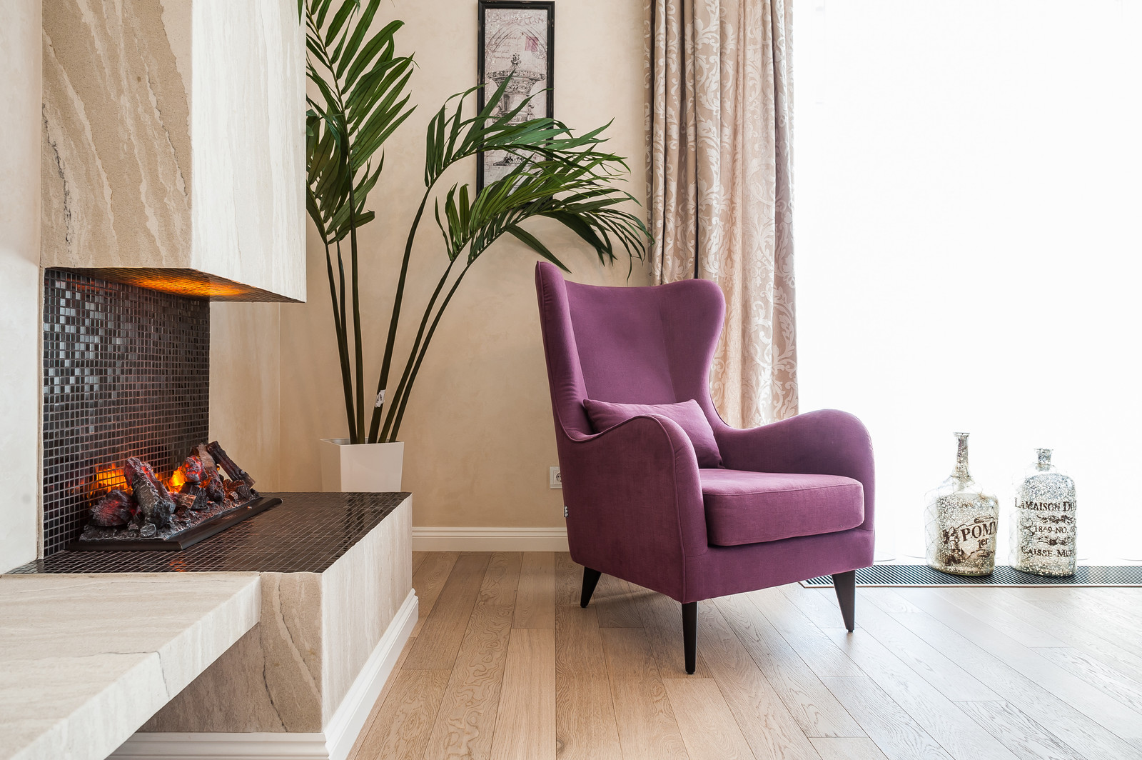 Загородный дом с розовой столовой