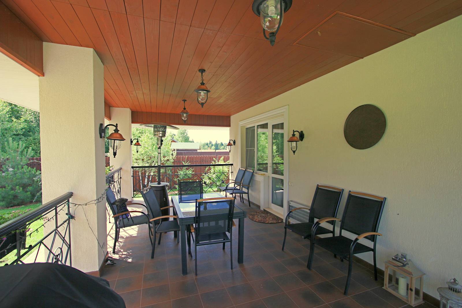 Архитектурный ансамбль из трех домов