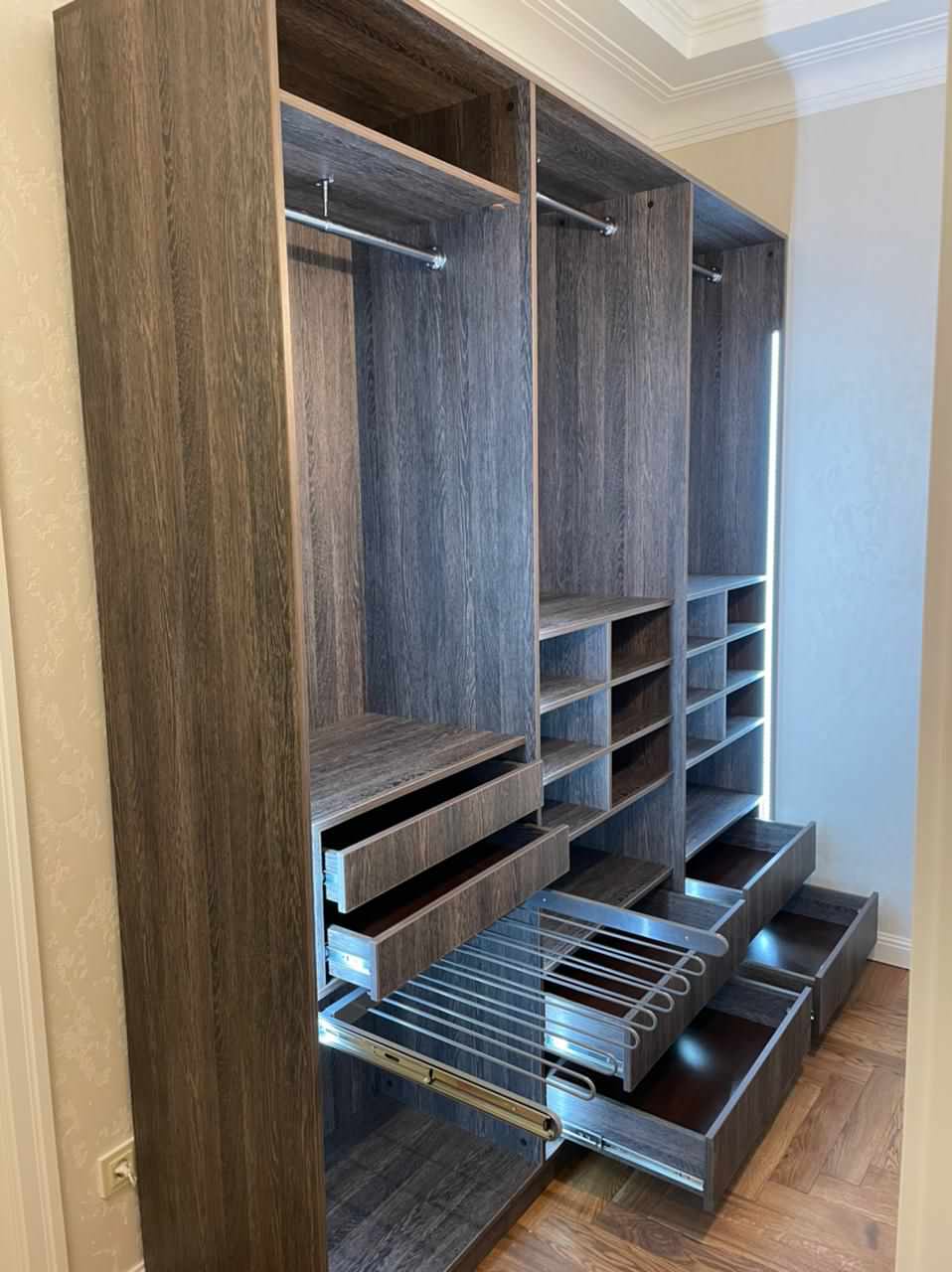 Гардеробная с подсветкой