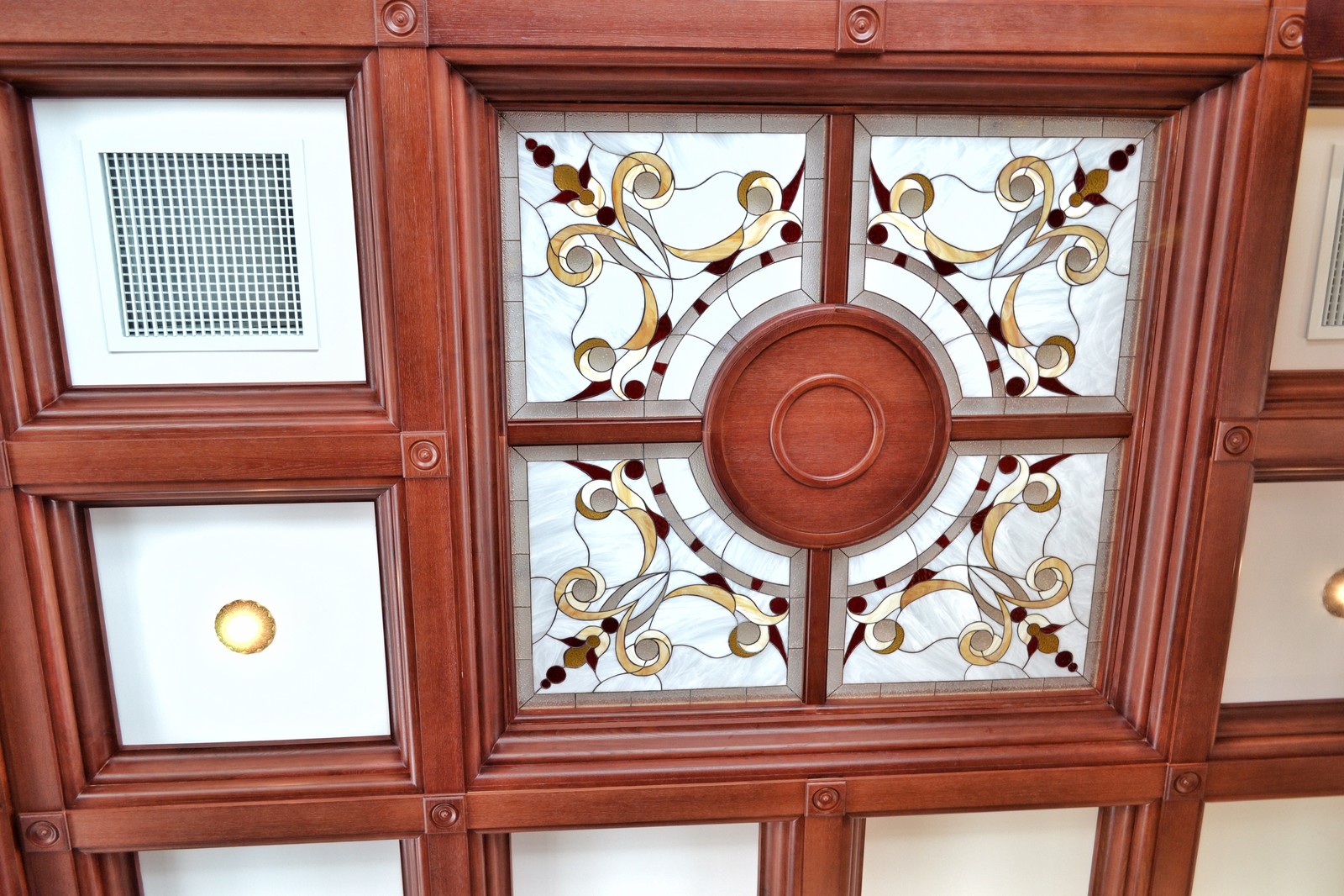 БАР И ЛЕСТНИЦА ИЗ МАССИВА