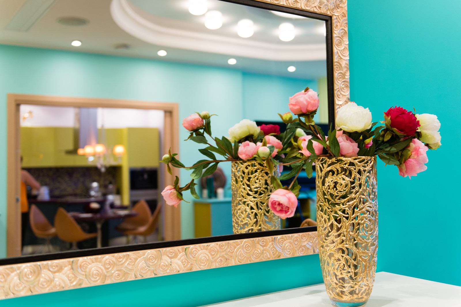 Зеркало в гостиной