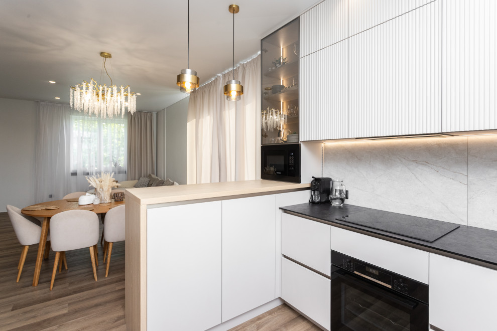 Современная кухня в частном доме