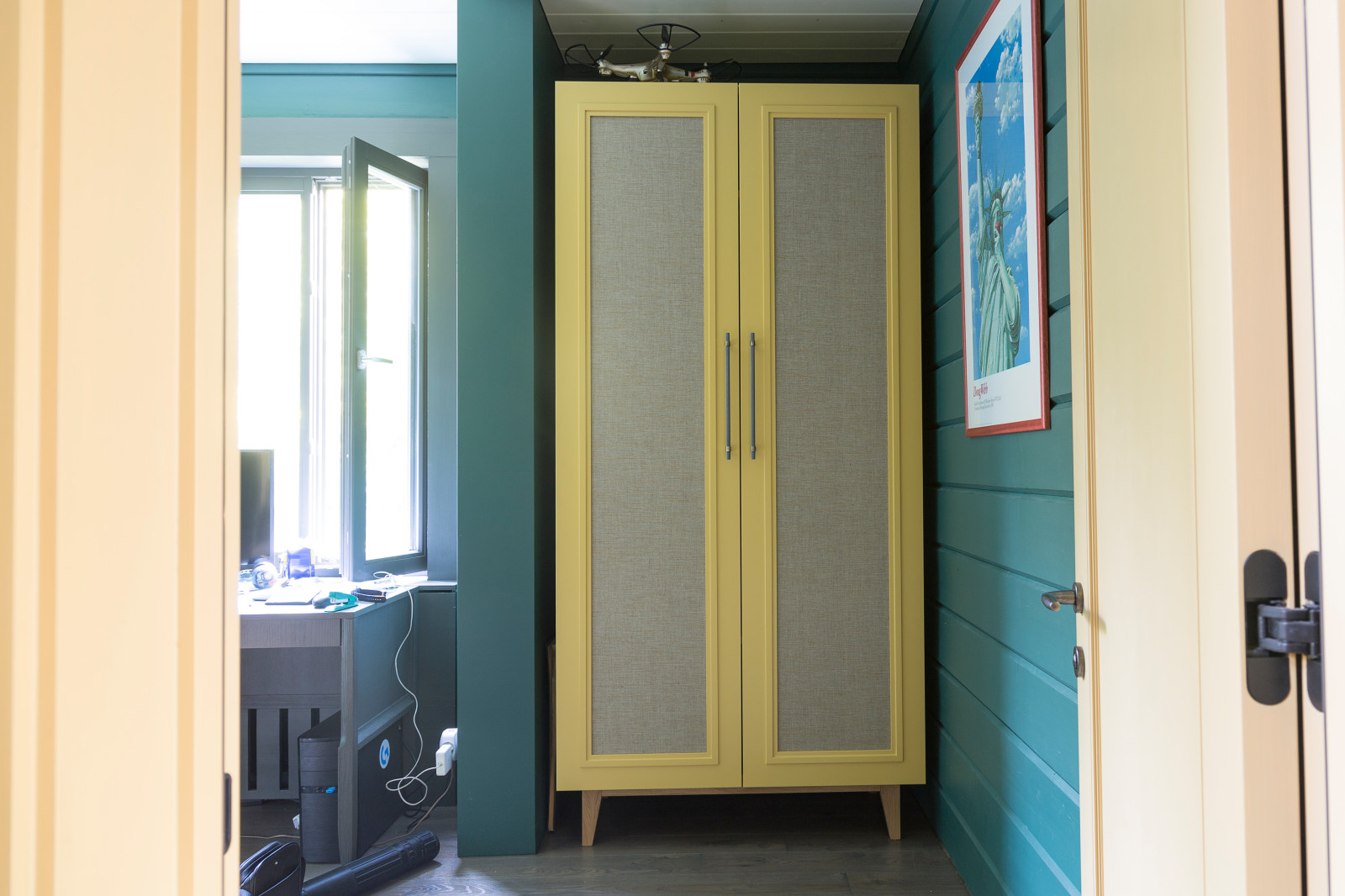 Встроенный шкаф из МДФ