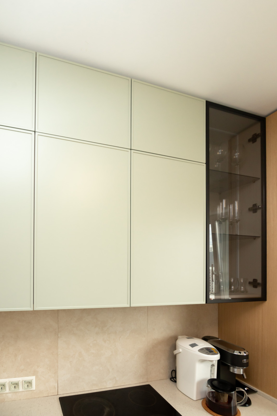 Неоклассическая кухня в трендовых цветах этого года