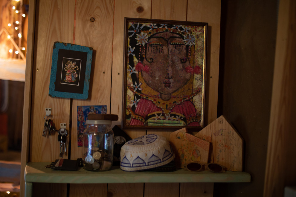 В гостях: Соломенный дом с русской печью