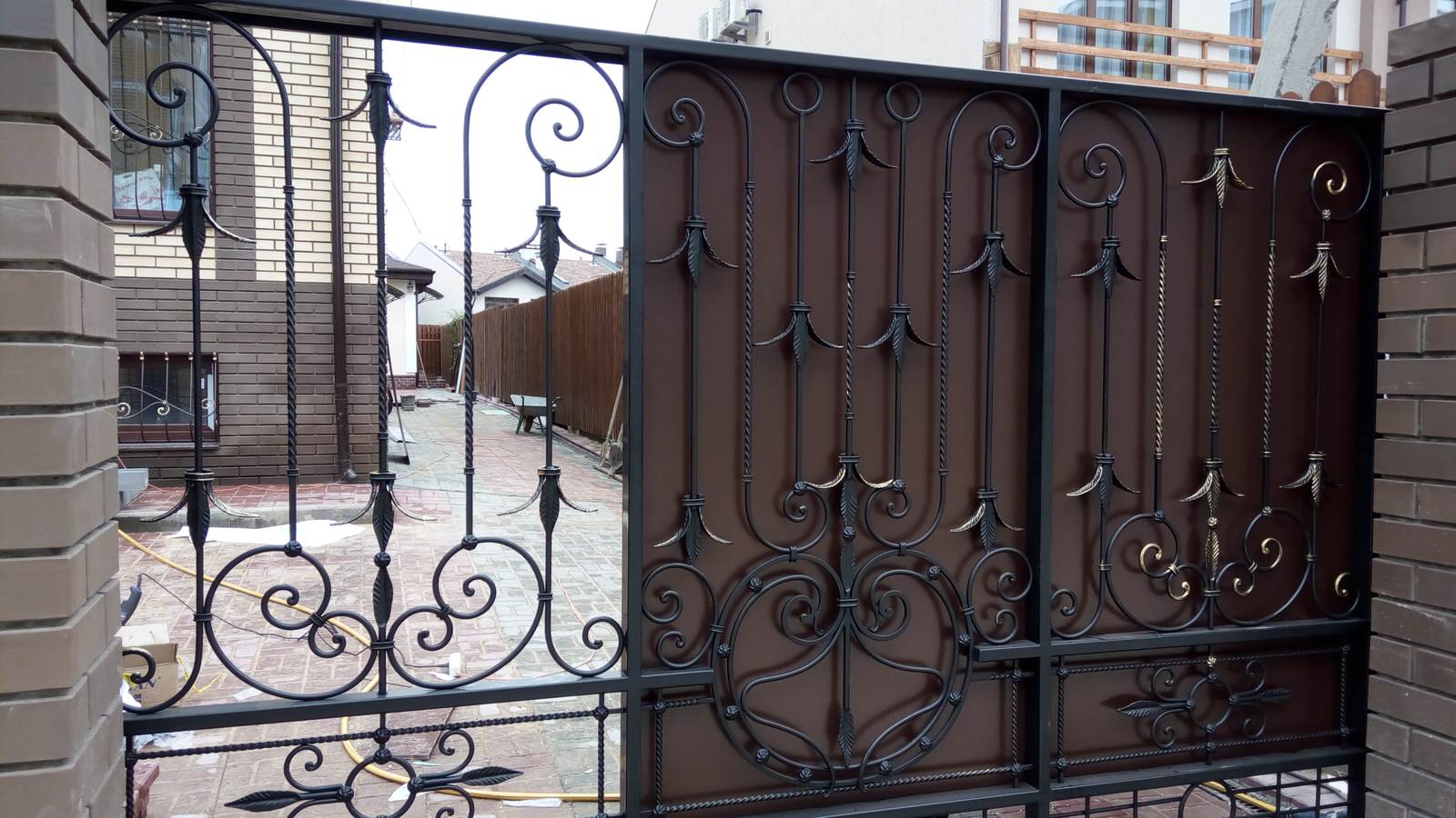 Обложка проекта: откатные кованые ворота, кованая калитка