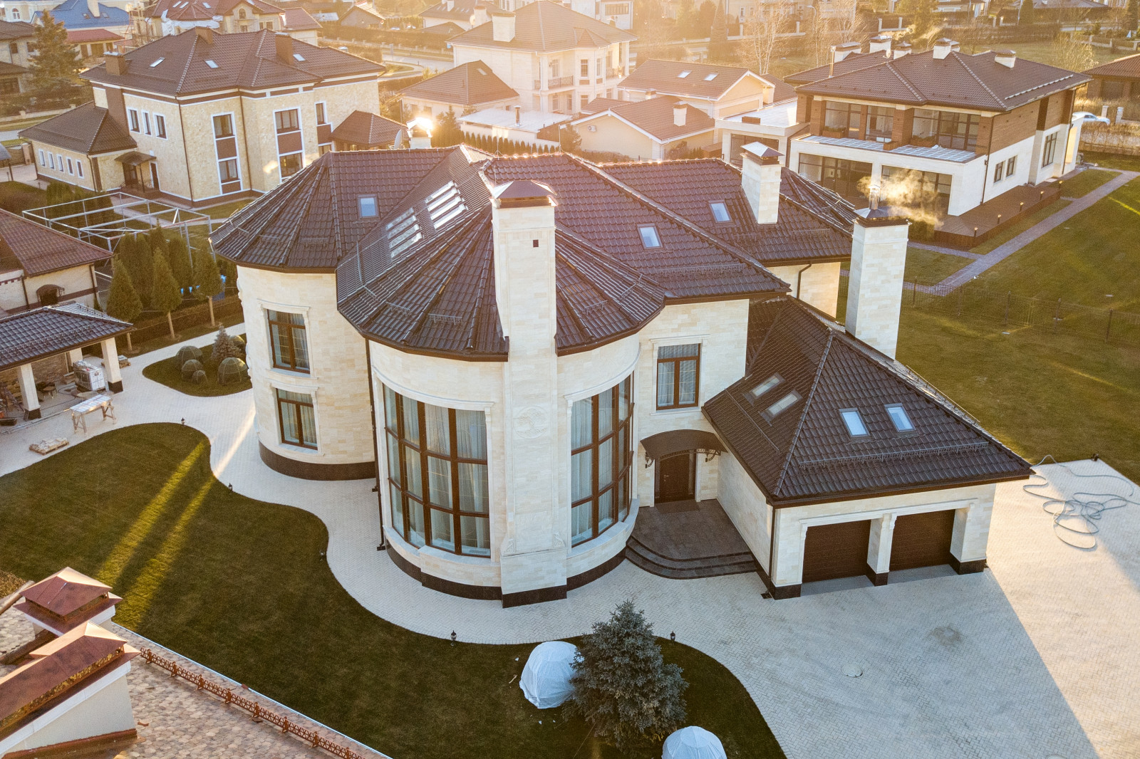 Обложка проекта: Строительство дома и отделочные работы. Дом на Новой Риге. 700 кв.м.