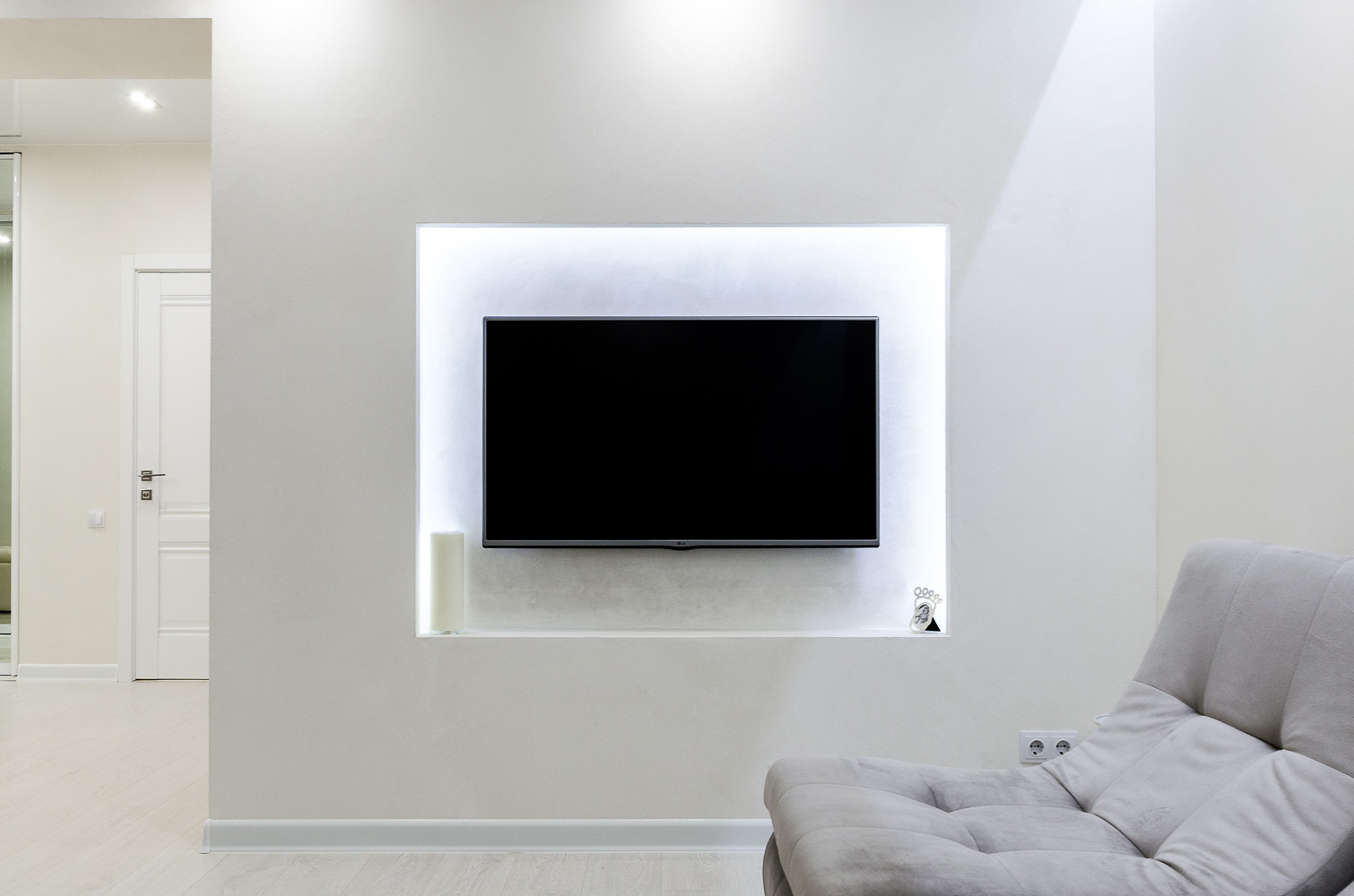 Белоснежная квартира. ЖК Фальконе. Сочи.