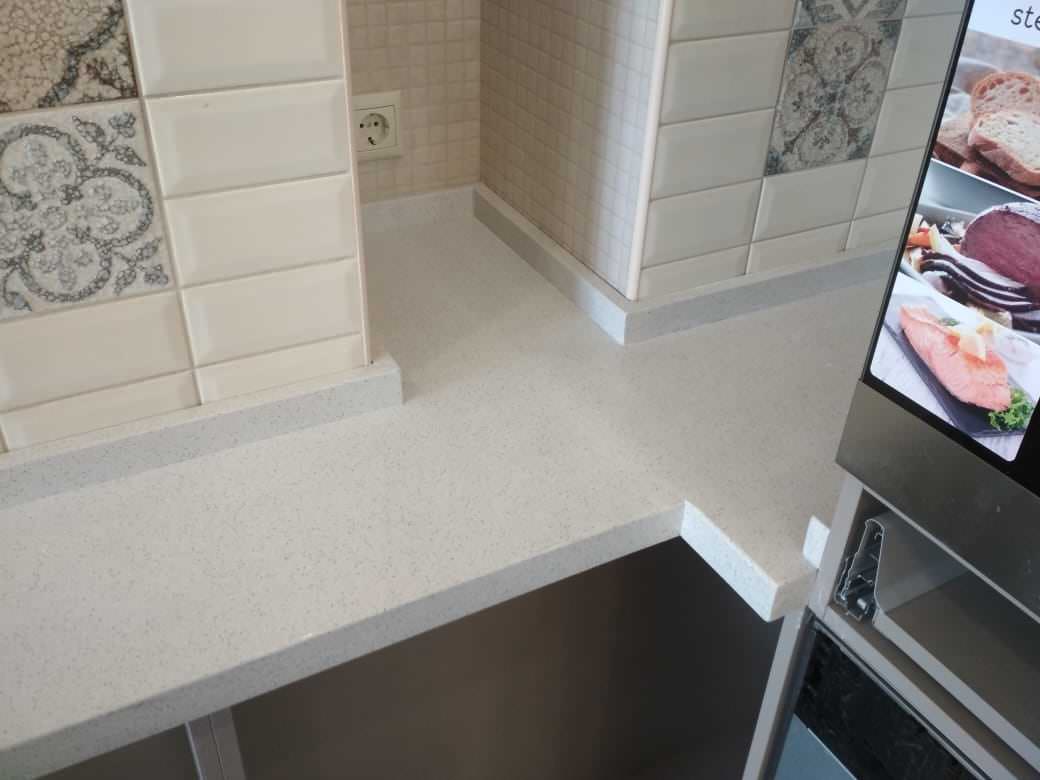 Обложка проекта: Столешница из кварцевого камня TechniStone Elegance Eco Nev