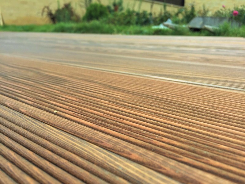 РАБОТЫ ПО МОНТАЖУ ПЛАНКЕНА И ТЕРРСАНОЙ ДОСКИ ИЗ ЛИСТВЕННИЦЫ В ДАГЕСТАНЕ.