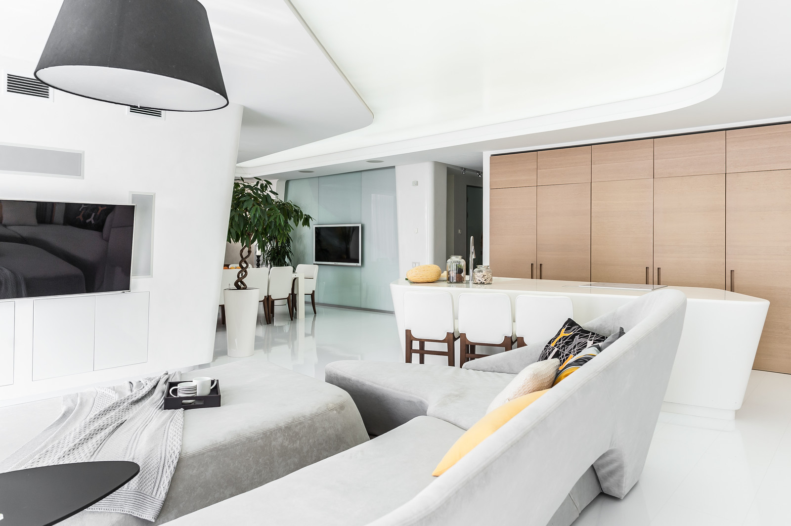 Светлый hi-tech