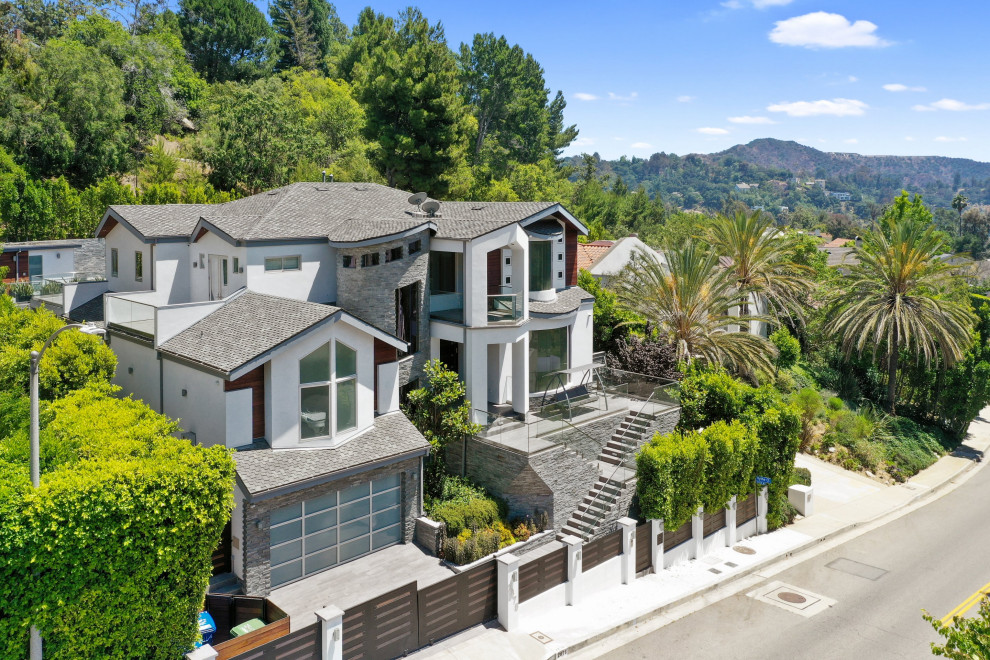 Беверли Хиллз - Лос Анджелес. Дом в современном стиле.