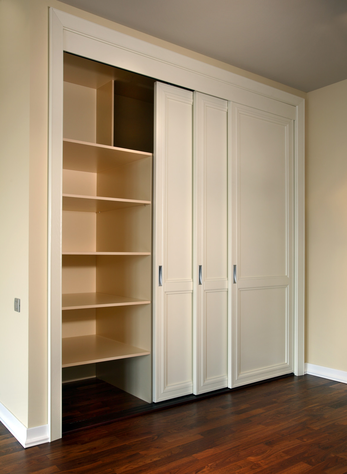 Шкафы, двери и перегородки