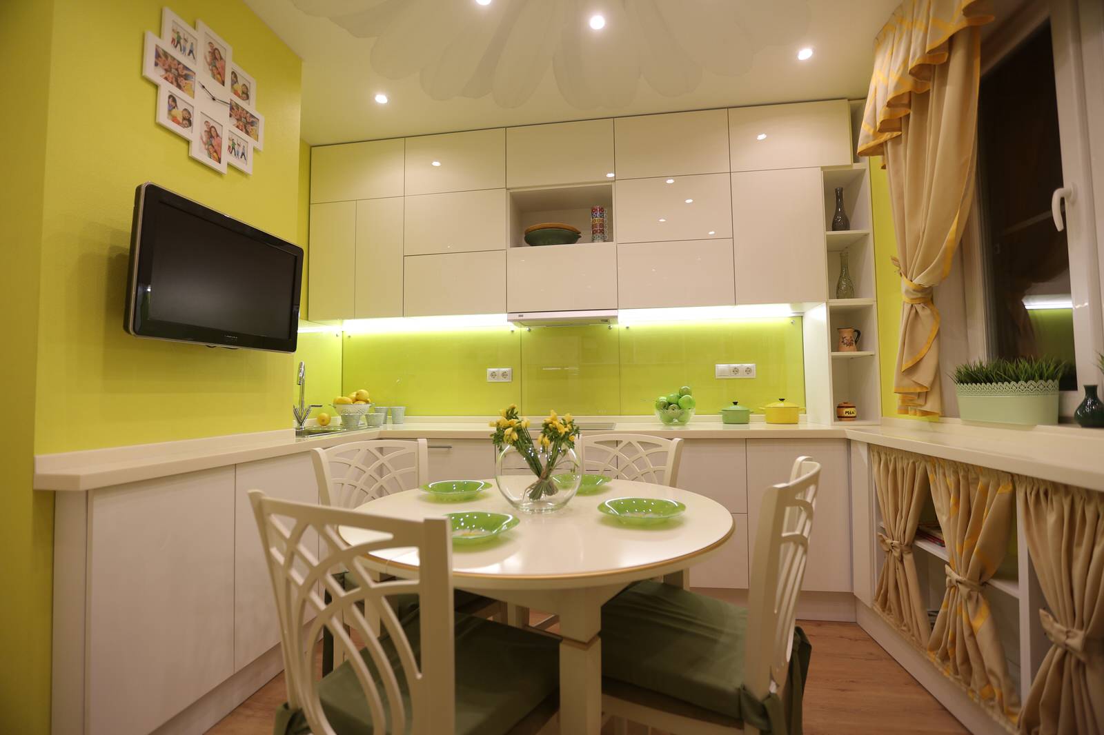 Кухня с ромашками