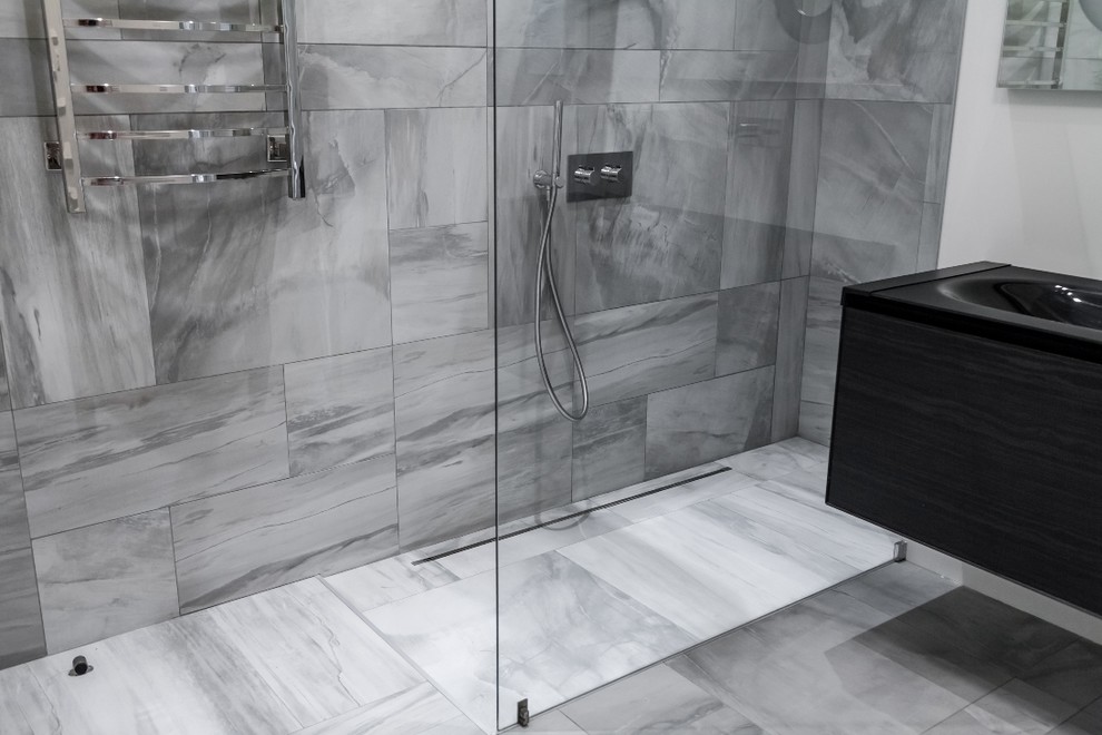 Дизайн-дебаты: Чем рискуют владельцы «трапов» в санузлах квартир