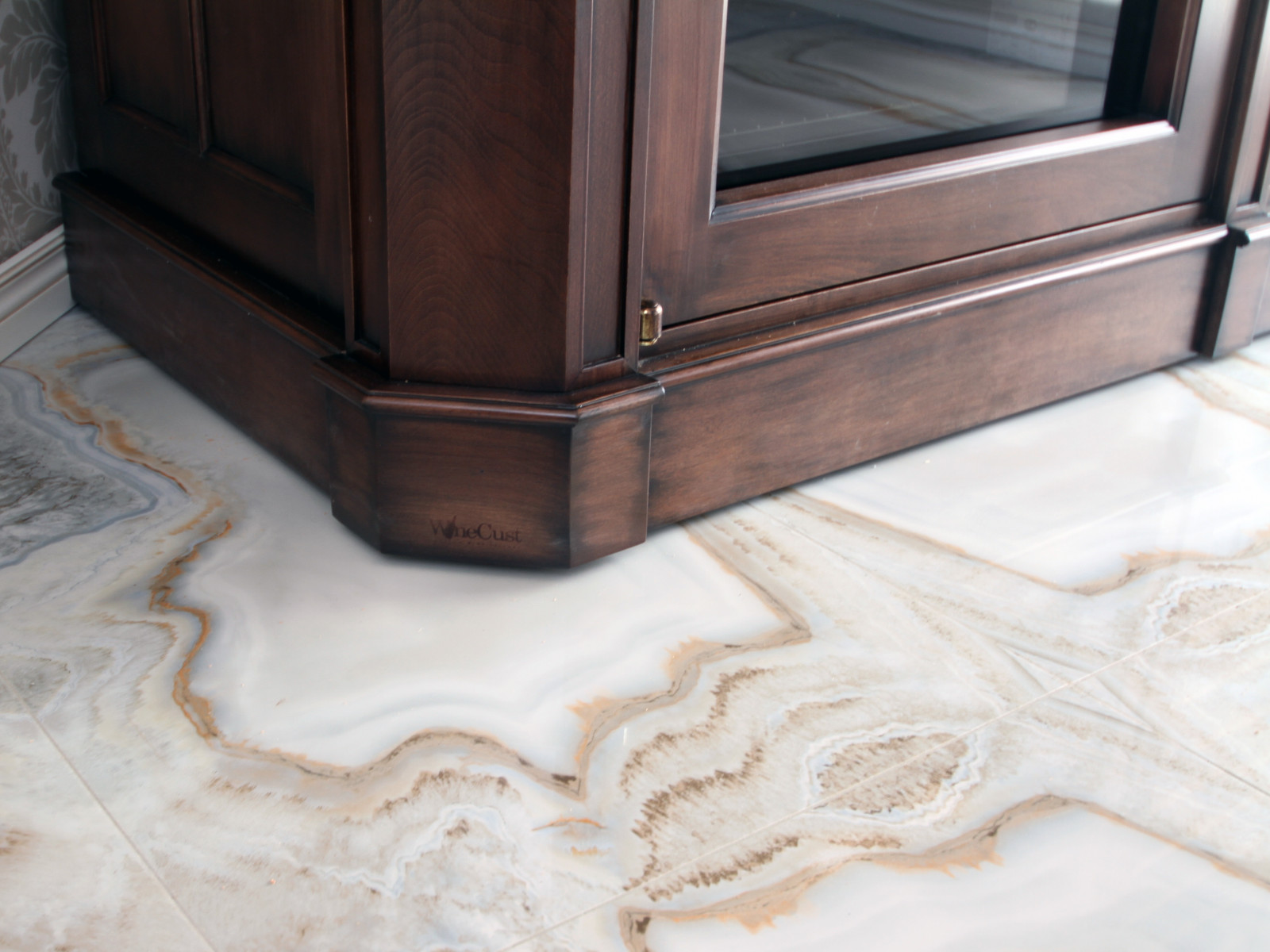 Роскошный винный шкаф на заказ / Custom Made Wine Cabinet.