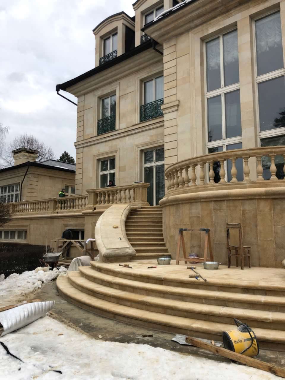 Реставрация балюстрады и лестницы.