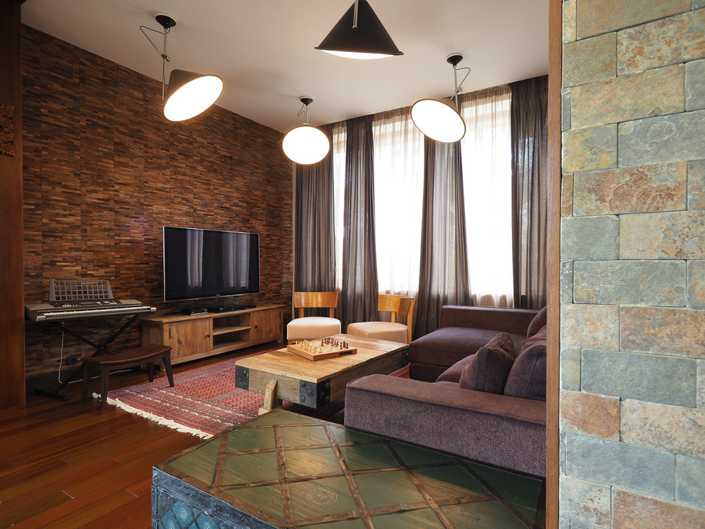 В TV зоне стена декорирована деревянной мозаикой