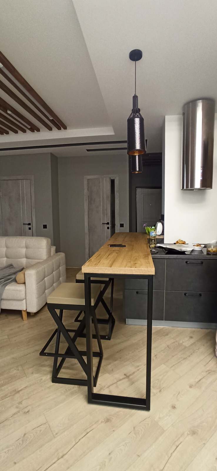 Обложка проекта: Современный интерьер с элементами лофта и сканди.