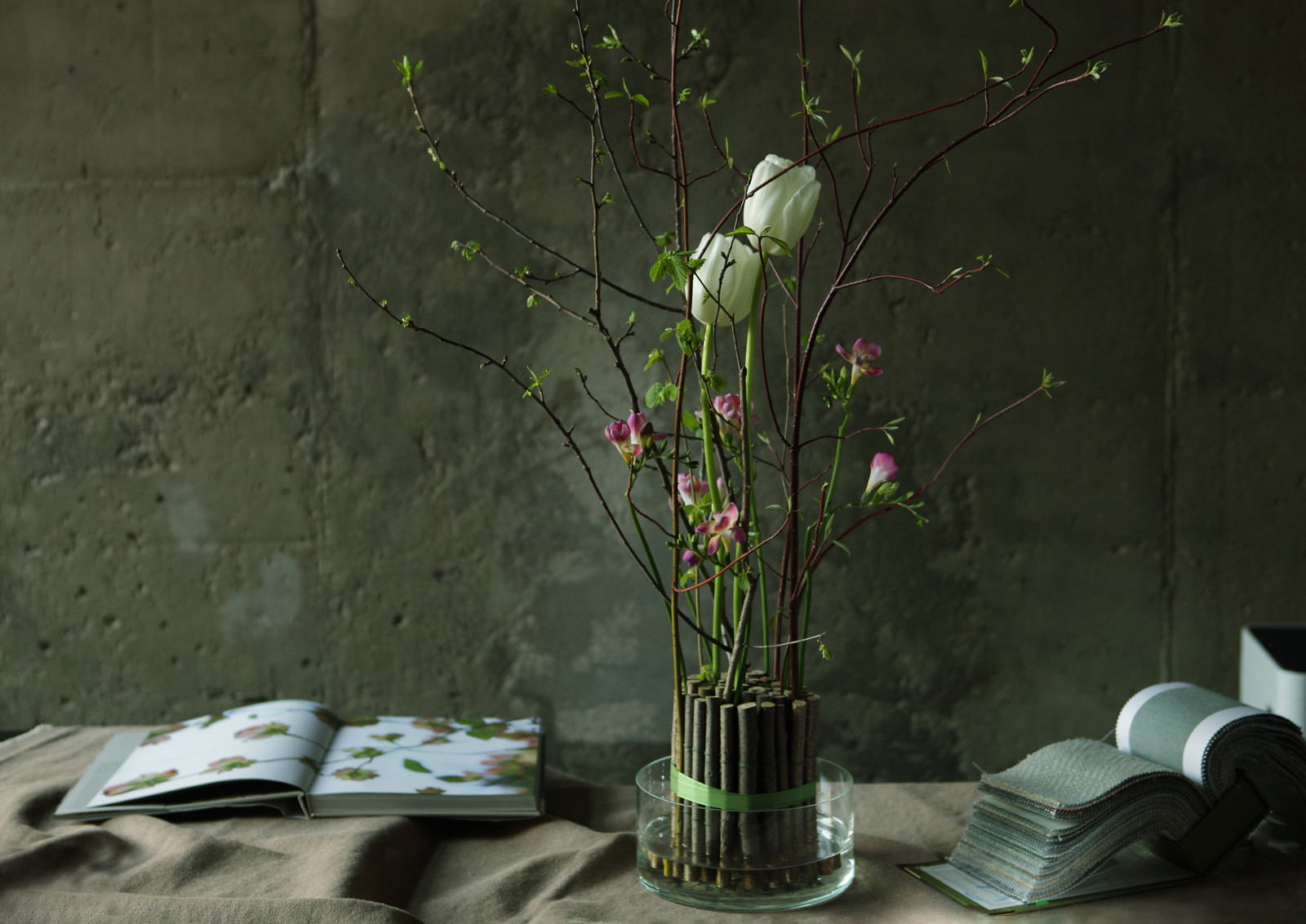 Обложка статьи: DIY: Оригинальный букет из живых цветов своими руками