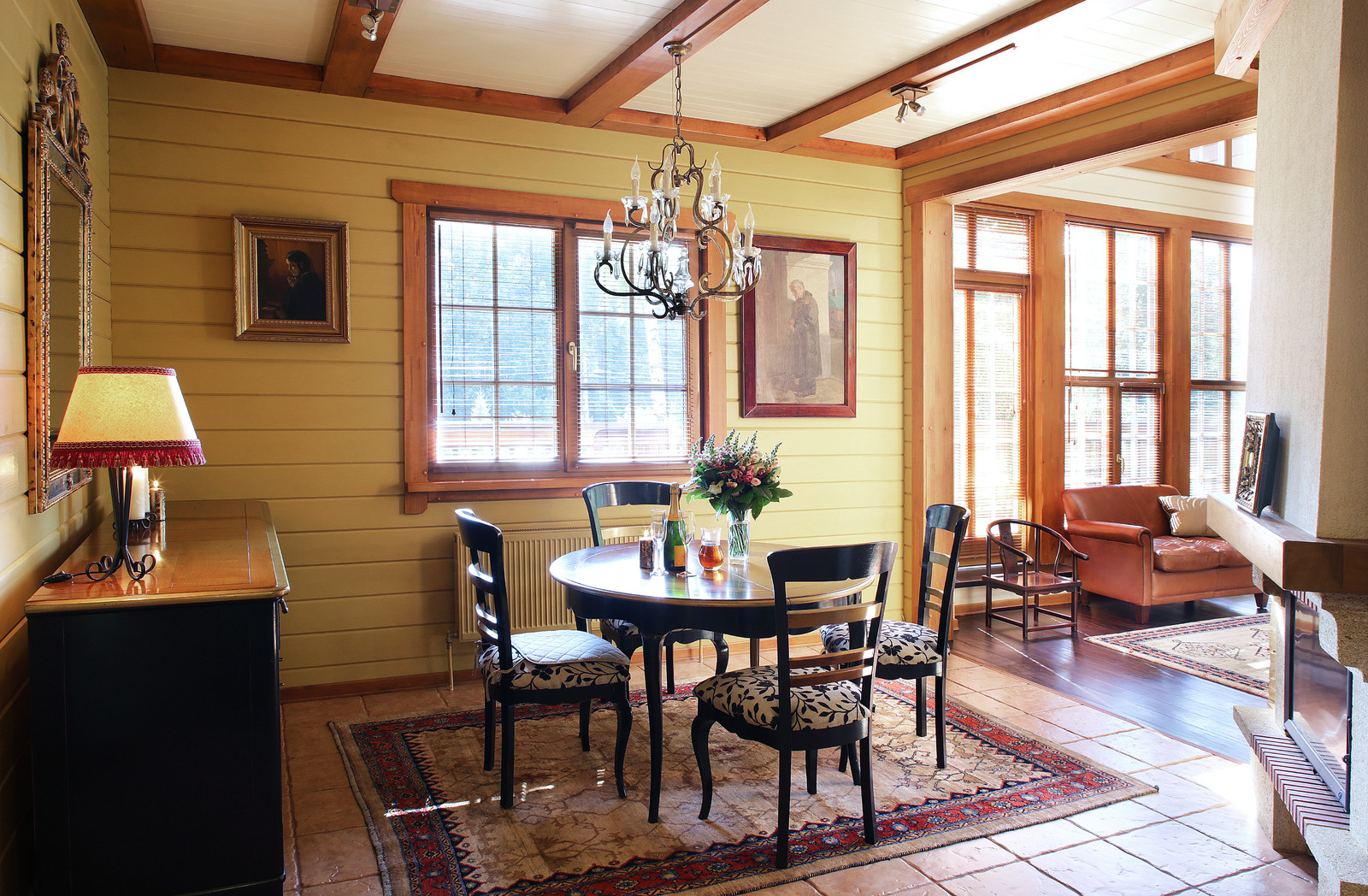 Деревянный дом в стиле американского кантри