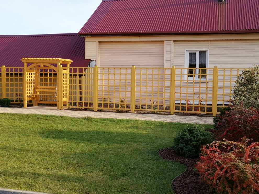 Кокшайск. Пергола – качель, шпалерный забор и обновление участка.