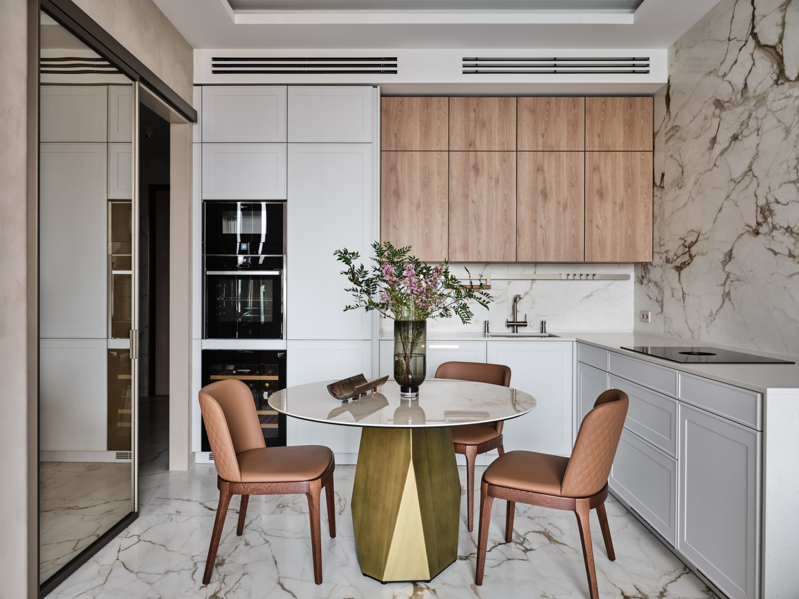 Элегантный интерьер, в котором интересна каждая деталь.