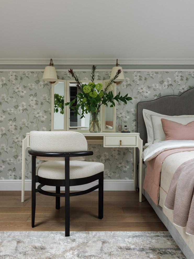 Комната молодой девушки под скатной крышей