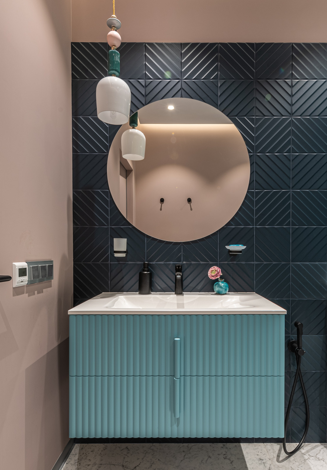 Взрыв цвета на мансардном этаже