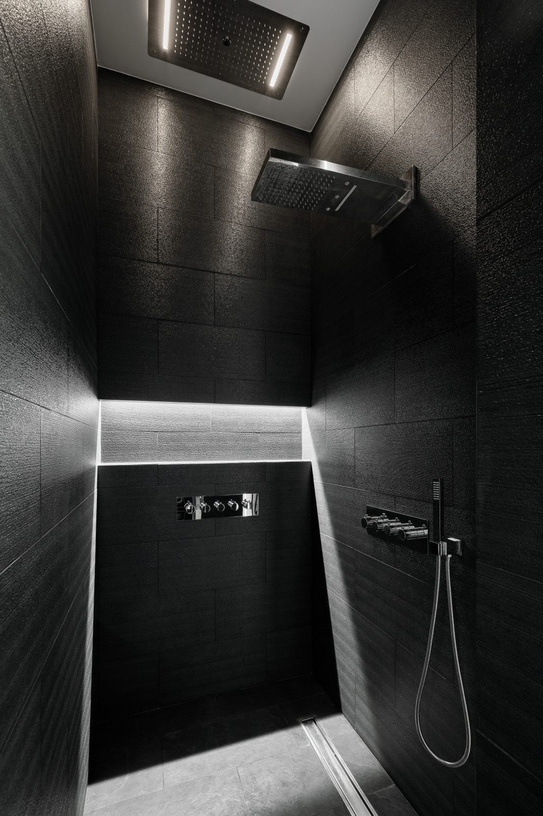 Квартира с видом на крыши Петербурга