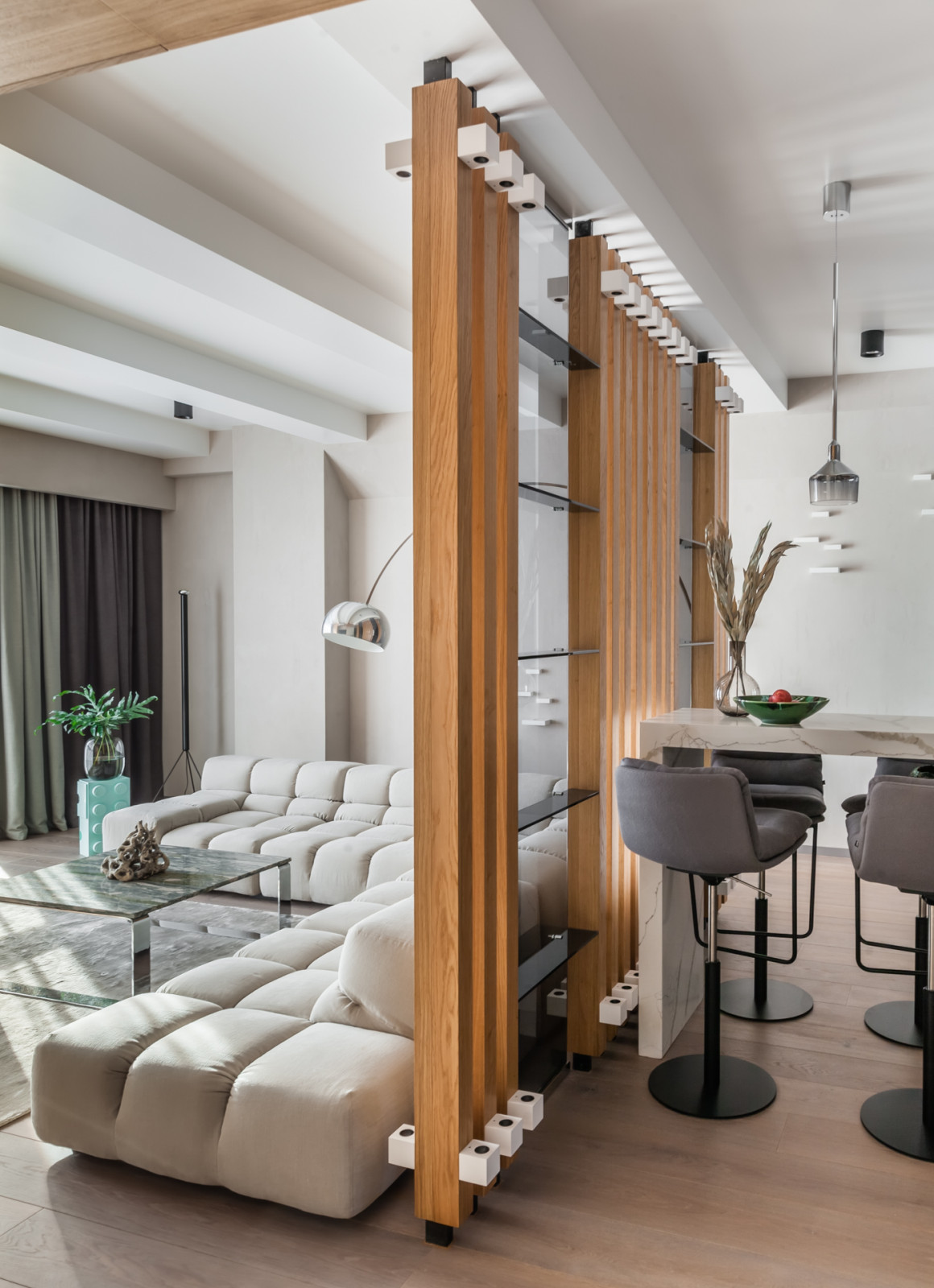 Гостиная-кухня-столовая