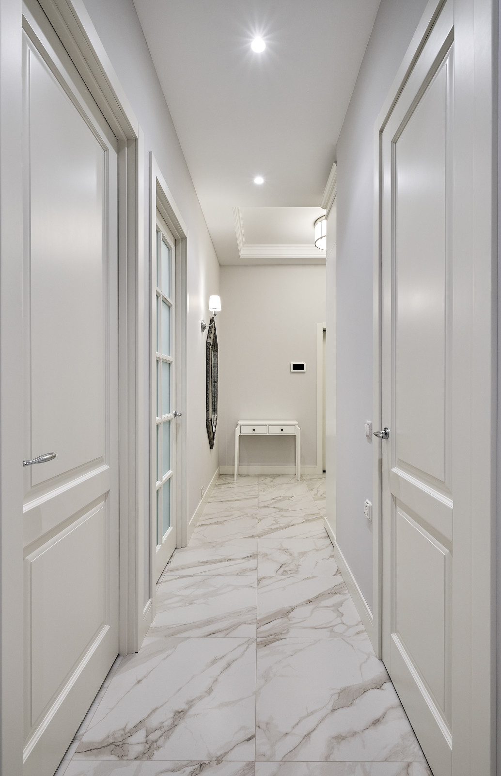 Двери Кантри в светлом интерьере