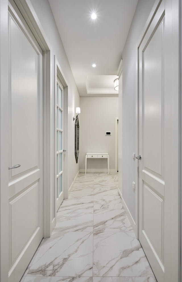 Двери Кантри в светлом интерьере