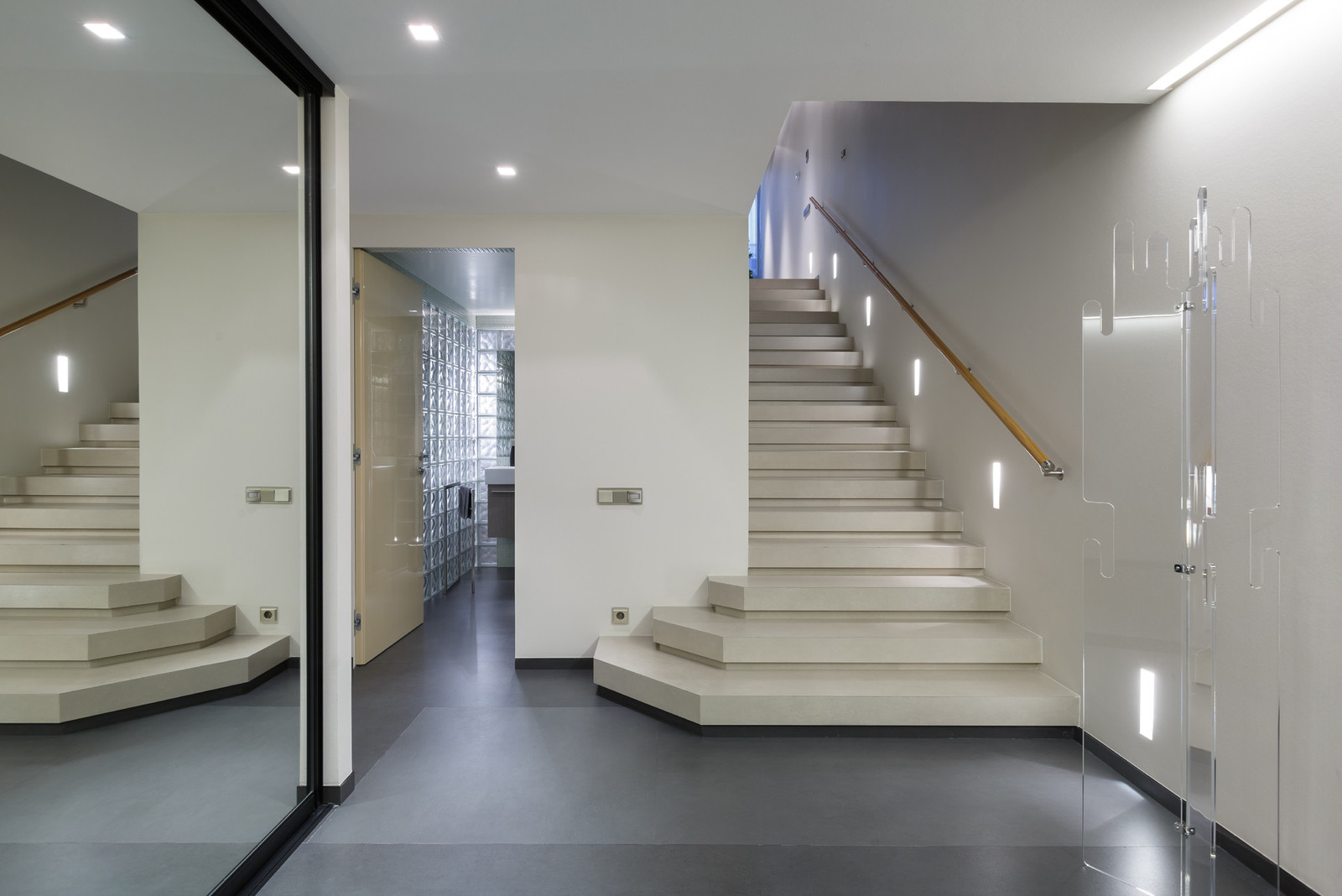 Реконструкция трехэтажного таунхауса в Санкт-Петербурге.