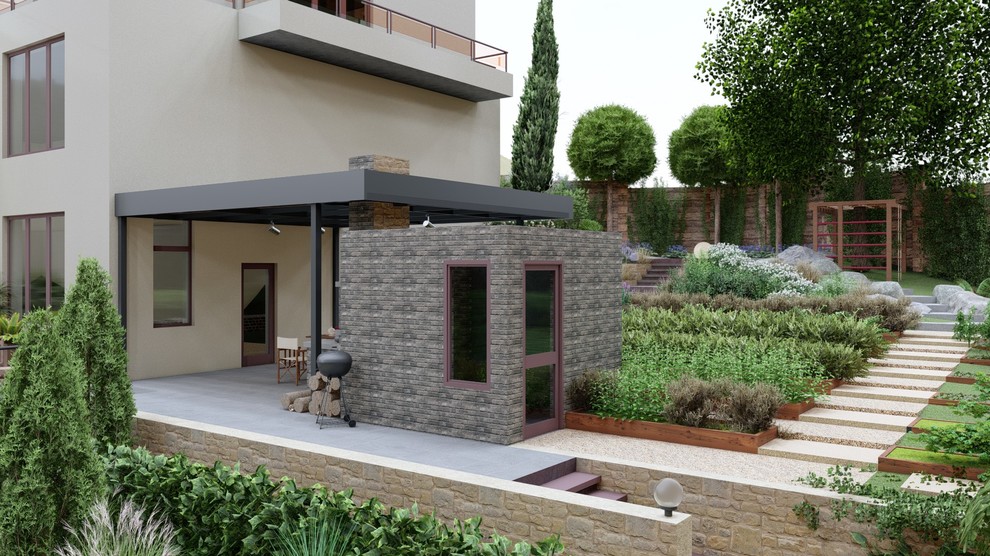 Вид на огород и летнюю кухню