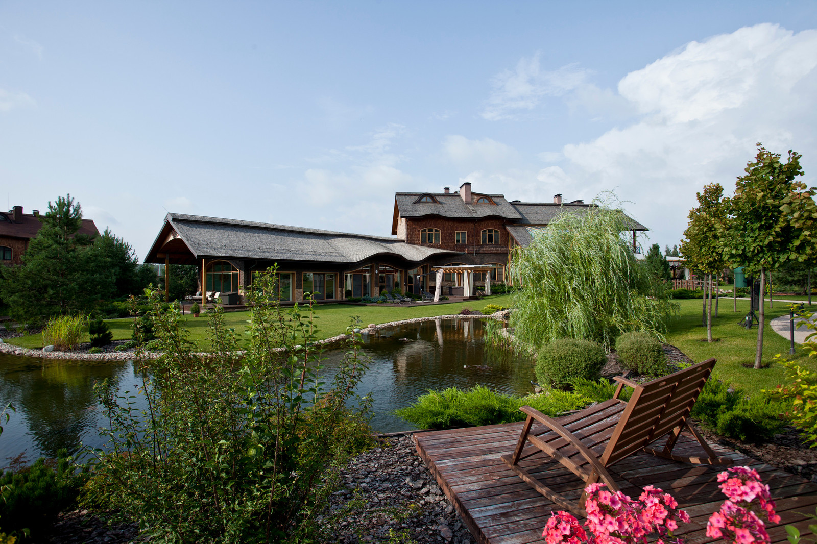 Дом с бассейном